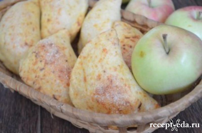 Пирожки из сырного теста с яблоками