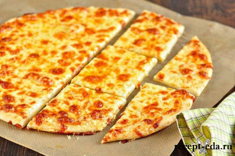 Сырная пицца с чесноком
